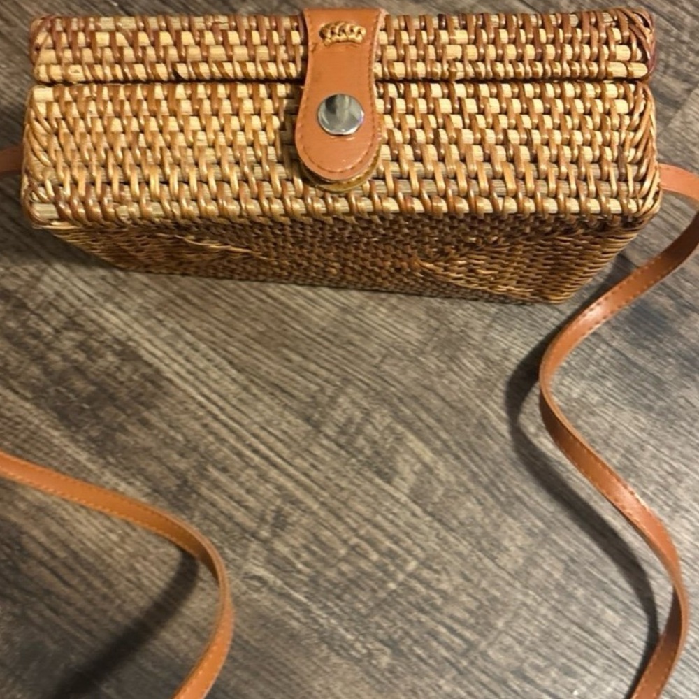 Elegant Tan Woven Crossbody Bag